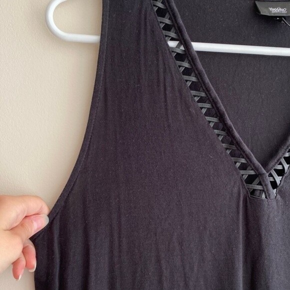 Mossimo Black V-Neck Tank Top with Leather Cutouts, Pleather Lattice, Size Med - Picture 4 of 13